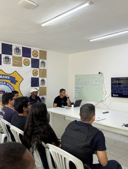 Agentes da Guarda Municipal de Mesquita participam de palestra sobre o regulamento para aplicação de multas