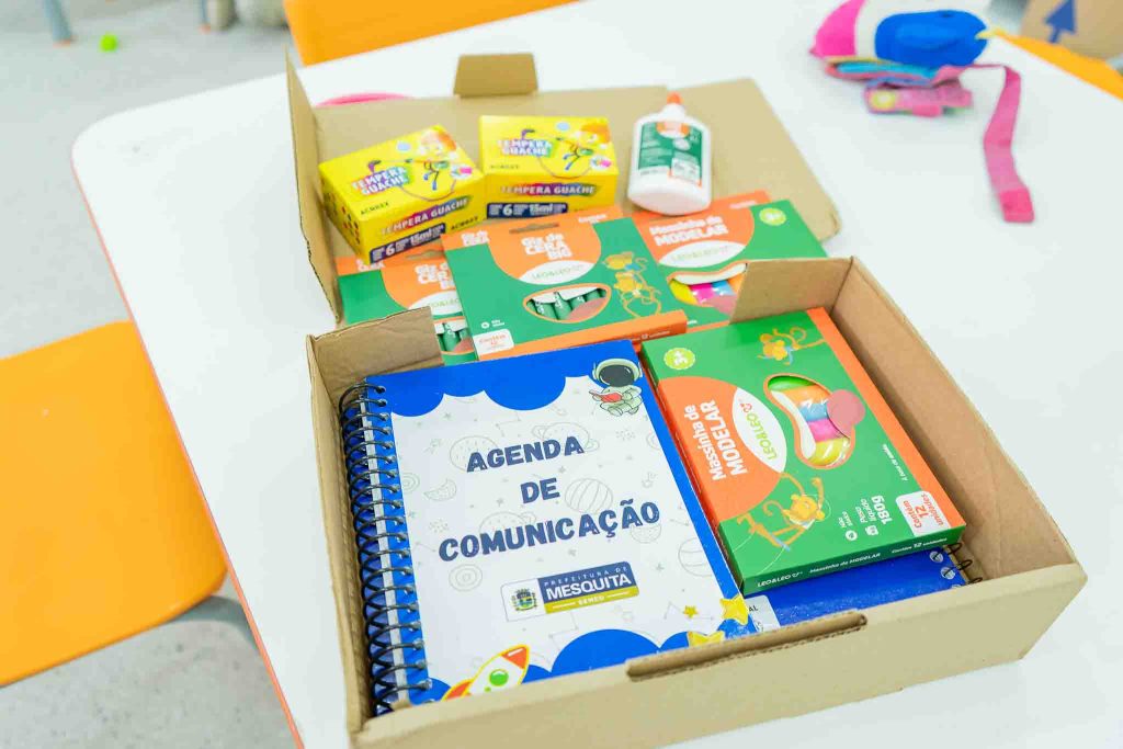 mesquita-distribui-kits-escolares-aos-alunos-da-educacao-infantil