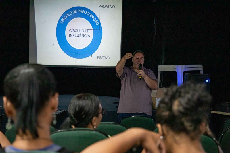 a importância do cultivo da inteligência socioemocional no ambiente escolar