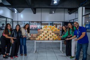 assistencia-social-recebe-caixas-de-bombons-para-entregar-a-populacao