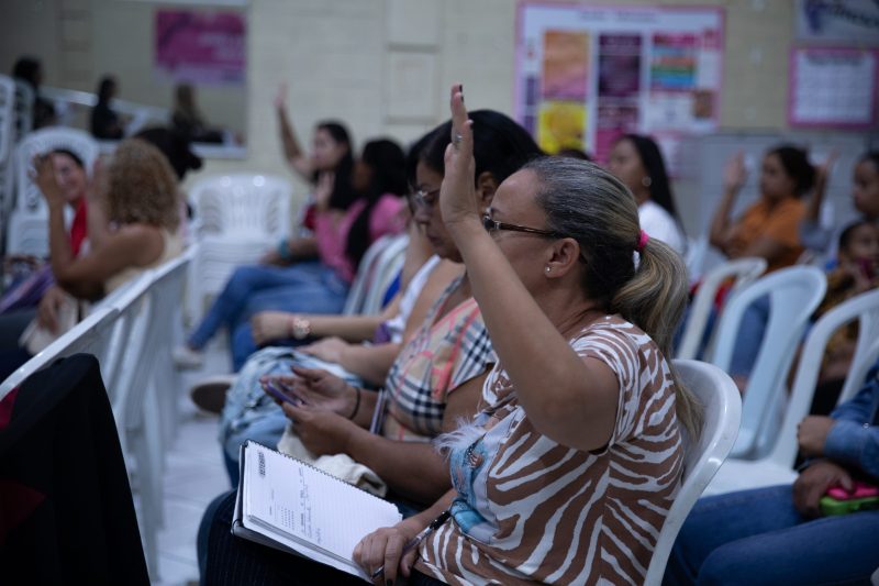 aula-inaugural-para-alunas-de-depilacao-e-design-de-sobrancelhas