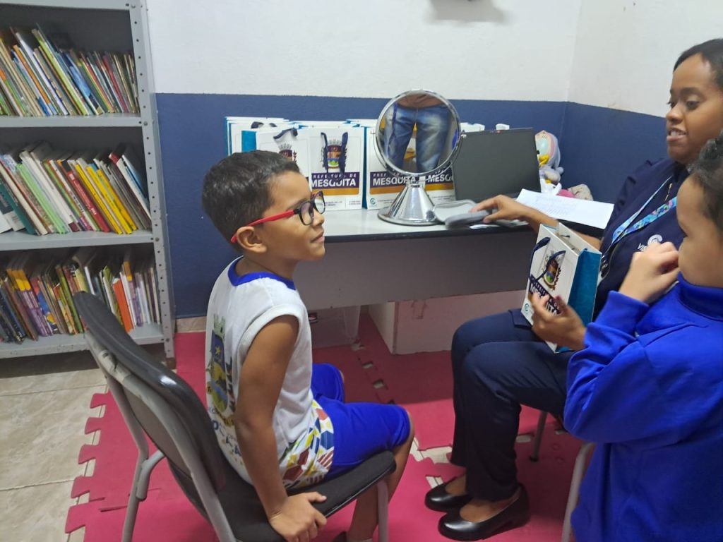 alunos-da-rede-publica-de-mesquita-recebem-oculos-de-grau-gratuitos