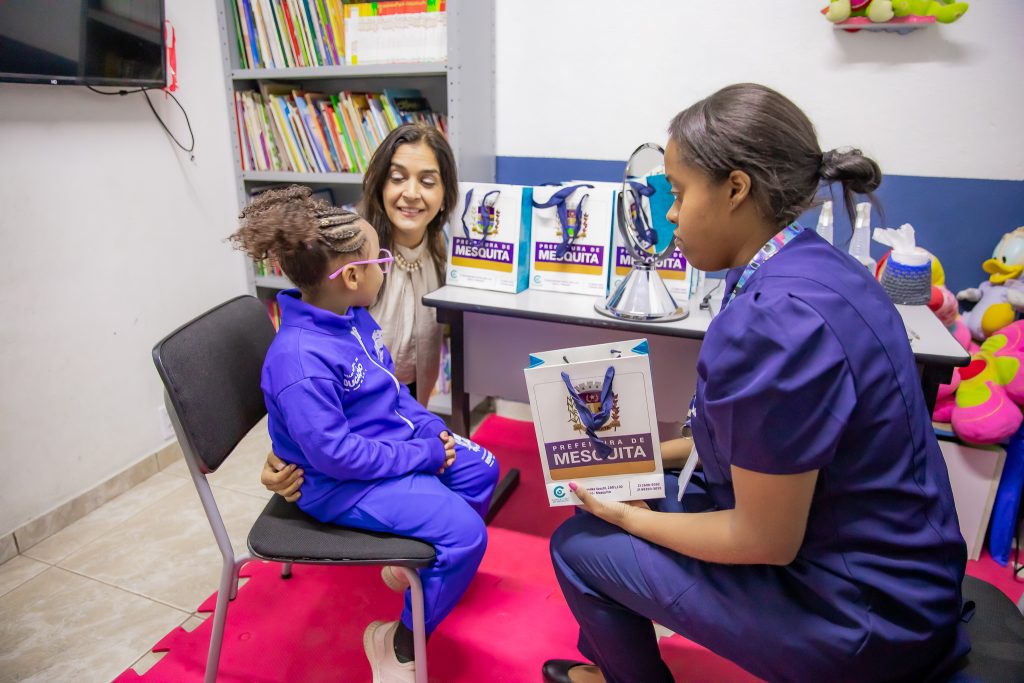 alunos-da-rede-publica-de-mesquita-recebem-oculos-de-grau-gratuitos
