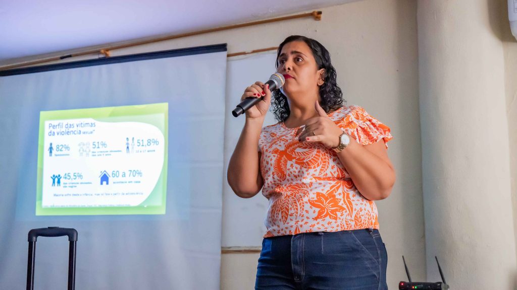 educacao-de-mesquita-abraca-a-campanha-maio-laranja