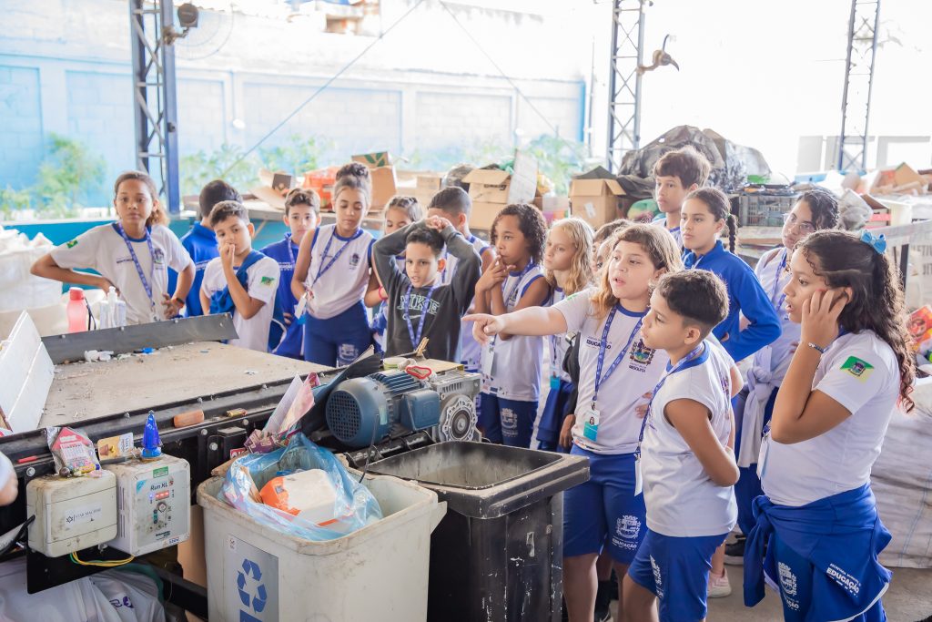 estudantes-de-mesquita-visitam-galpao-de-reciclagem