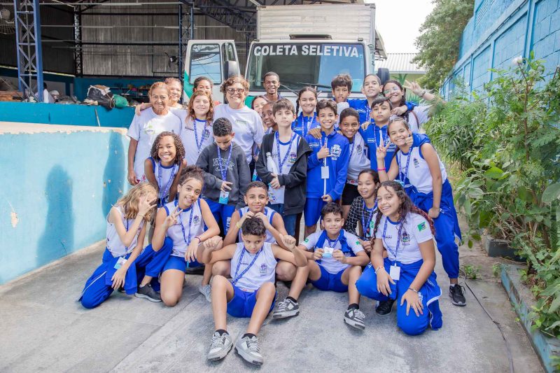estudantes-de-mesquita-visitam-galpao-de-reciclagem