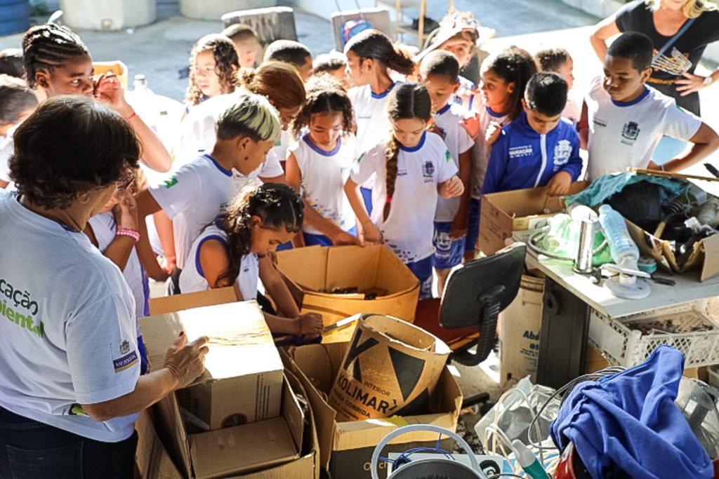estudantes-de-mesquita-visitam-galpao-de-reciclagem
