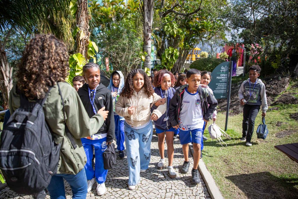 Nessa semana, estudantes da Escola Municipal Irena Sendler conheceram o Bondinho do Pão de Açúcar durante uma saída pedagógica