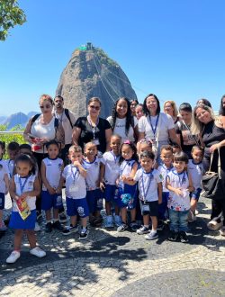 Estudantes de Mesquita e responsáveis visitam Pão de Açúcar 