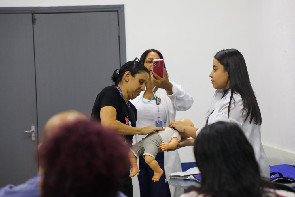 escolas-de-mesquita-recebem-acoes-de-capacitacao-para-primeiros-socorros