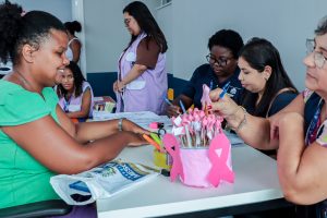 clinica-da-familia-jacutinga-recebe-acoes-sociais-em-alusao-ao-outubro-rosa