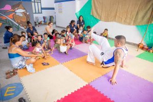 guarda-civil-promove-oficina-de-capoeira-na-educacao-de-mesquita