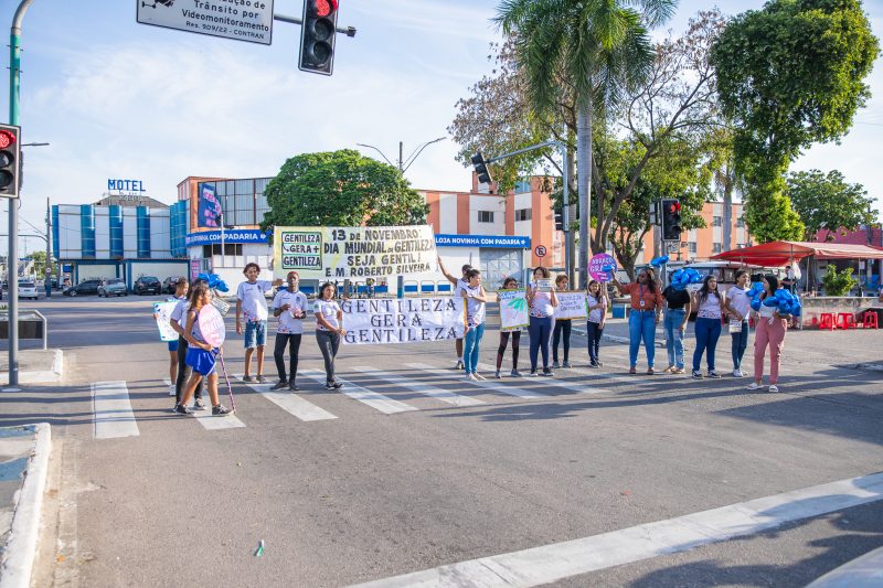 estudantes-de-mesquita-celebram-dia-mundial-da-gentileza