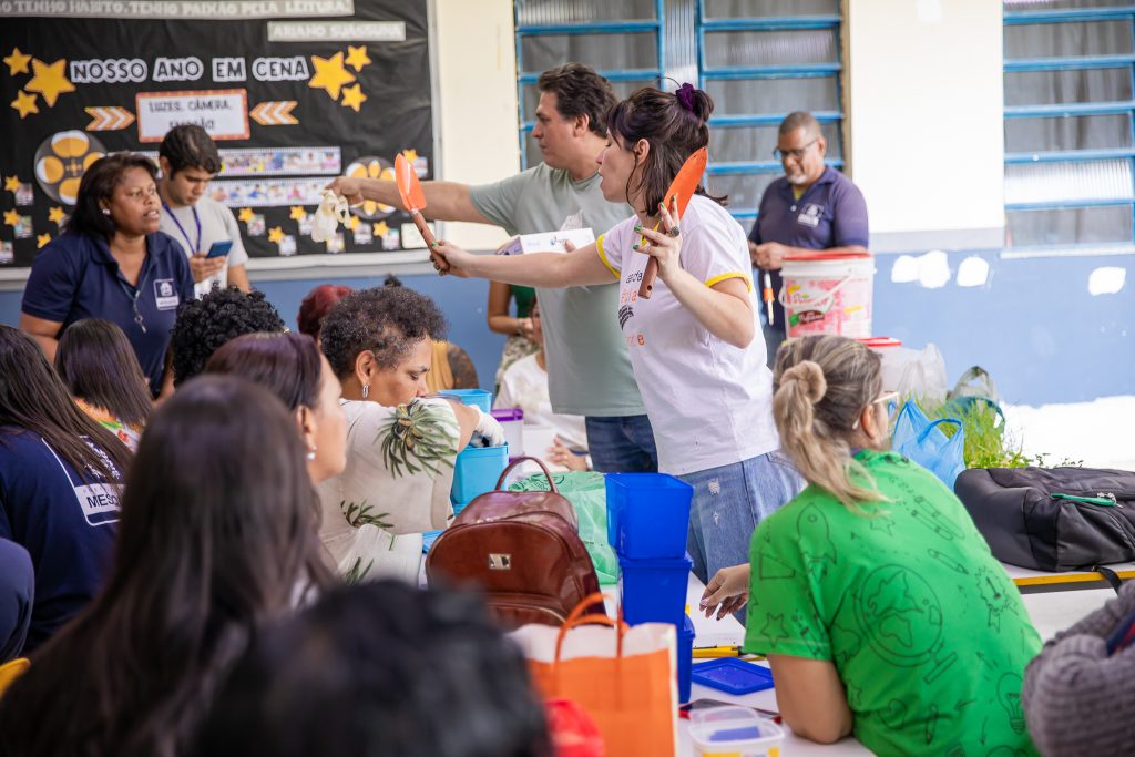 profissionais-da-educacao-participam-de-oficina-de-compostagem-em-mesquita