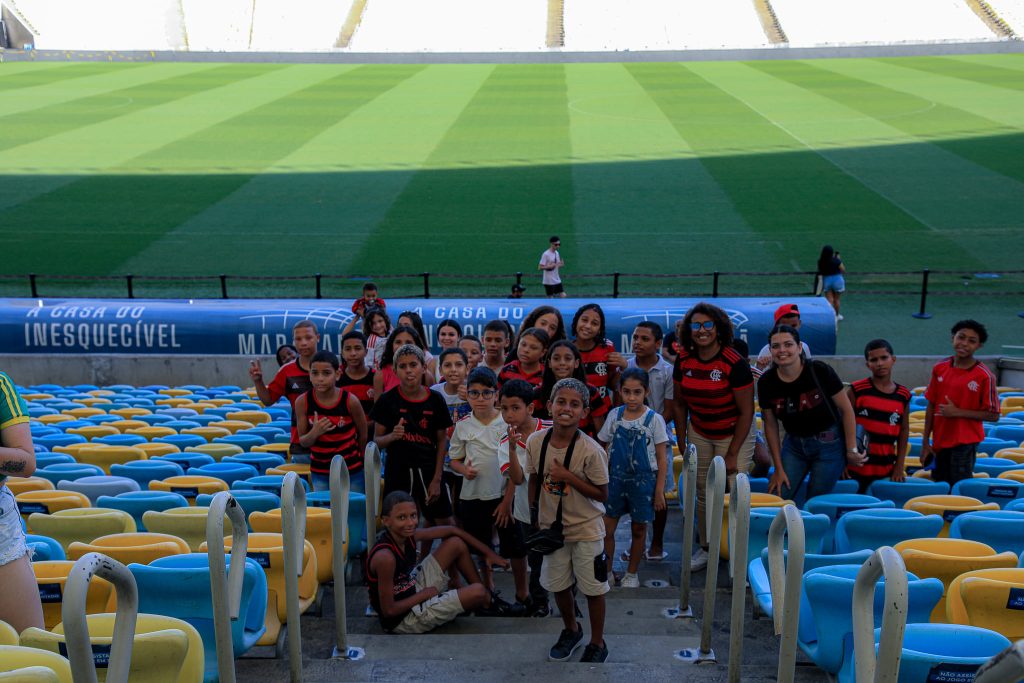 alunos-do-nam-fazem-visita-guiada-no-maracana