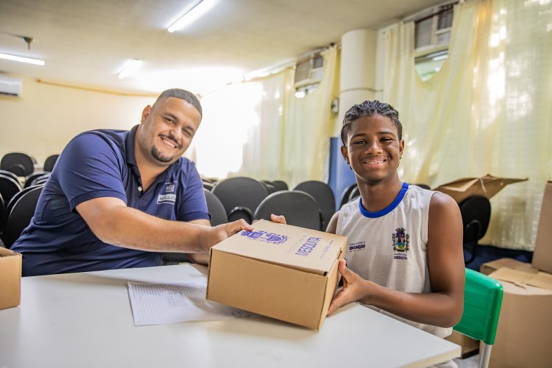 mesquita-finaliza-entrega-de-kits-de-escolares