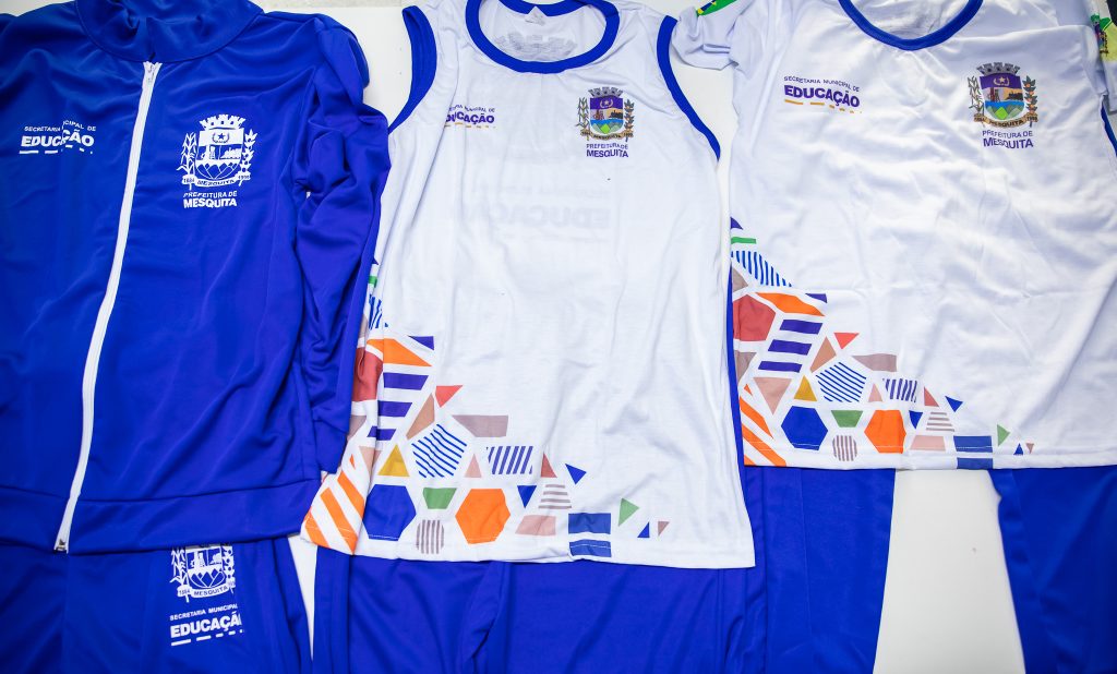 educacao-de-mesquita-inicia-entrega-de-uniformes-escolares