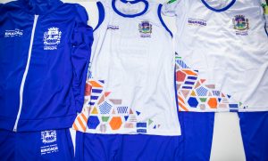 educacao-de-mesquita-inicia-entrega-de-uniformes-escolares