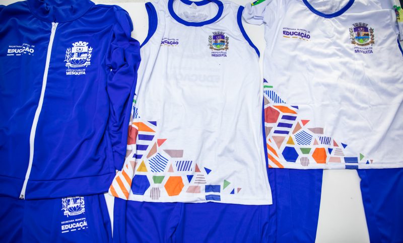 educacao-de-mesquita-inicia-entrega-de-uniformes-escolares