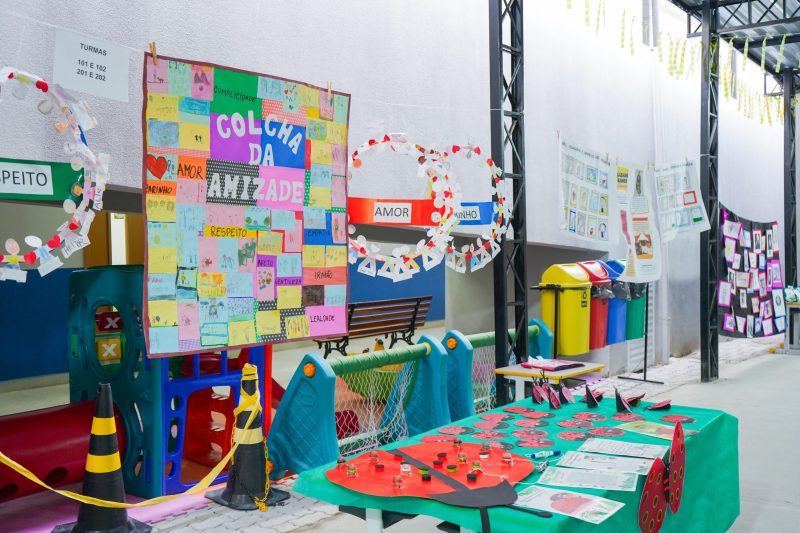 escolas-de-mesquita-promovem-feira-artistica-literaria