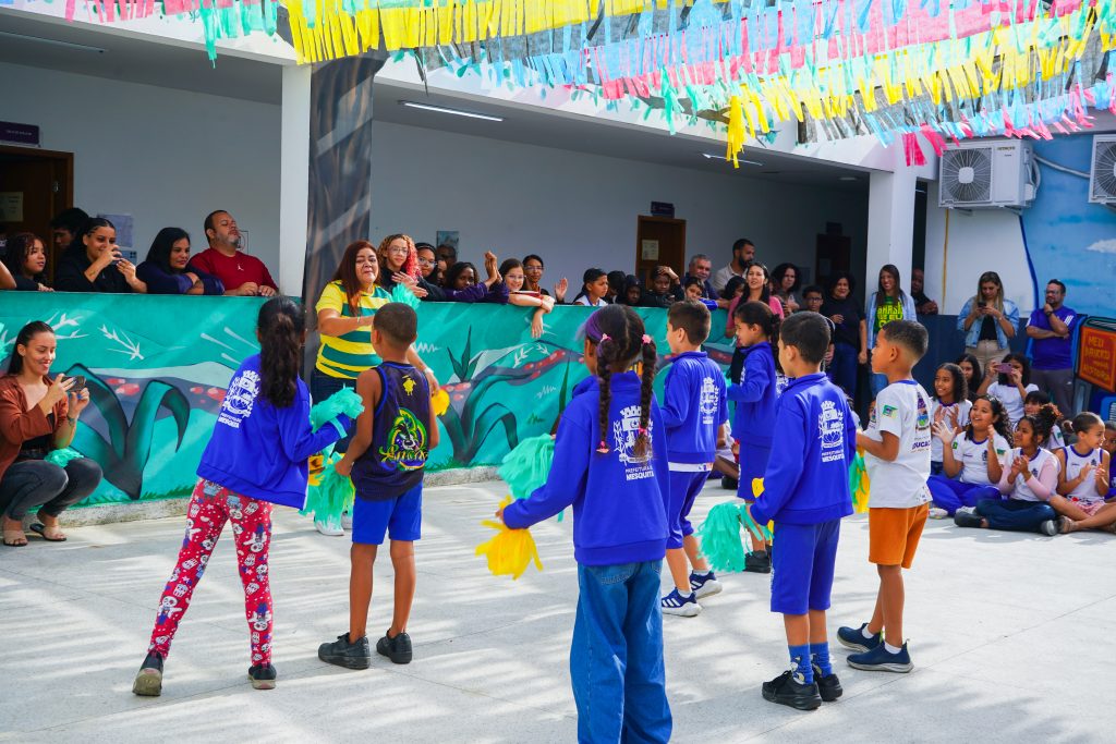 escolas-de-mesquita-promovem-feira-artistica-literaria