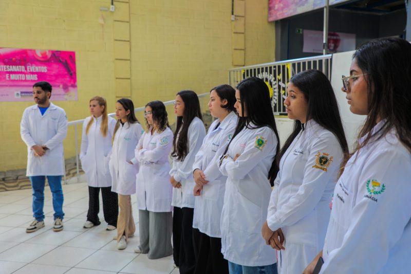 Estudantes de Farmácia da Unigranrio fazem palestra no Espaço da Mulher