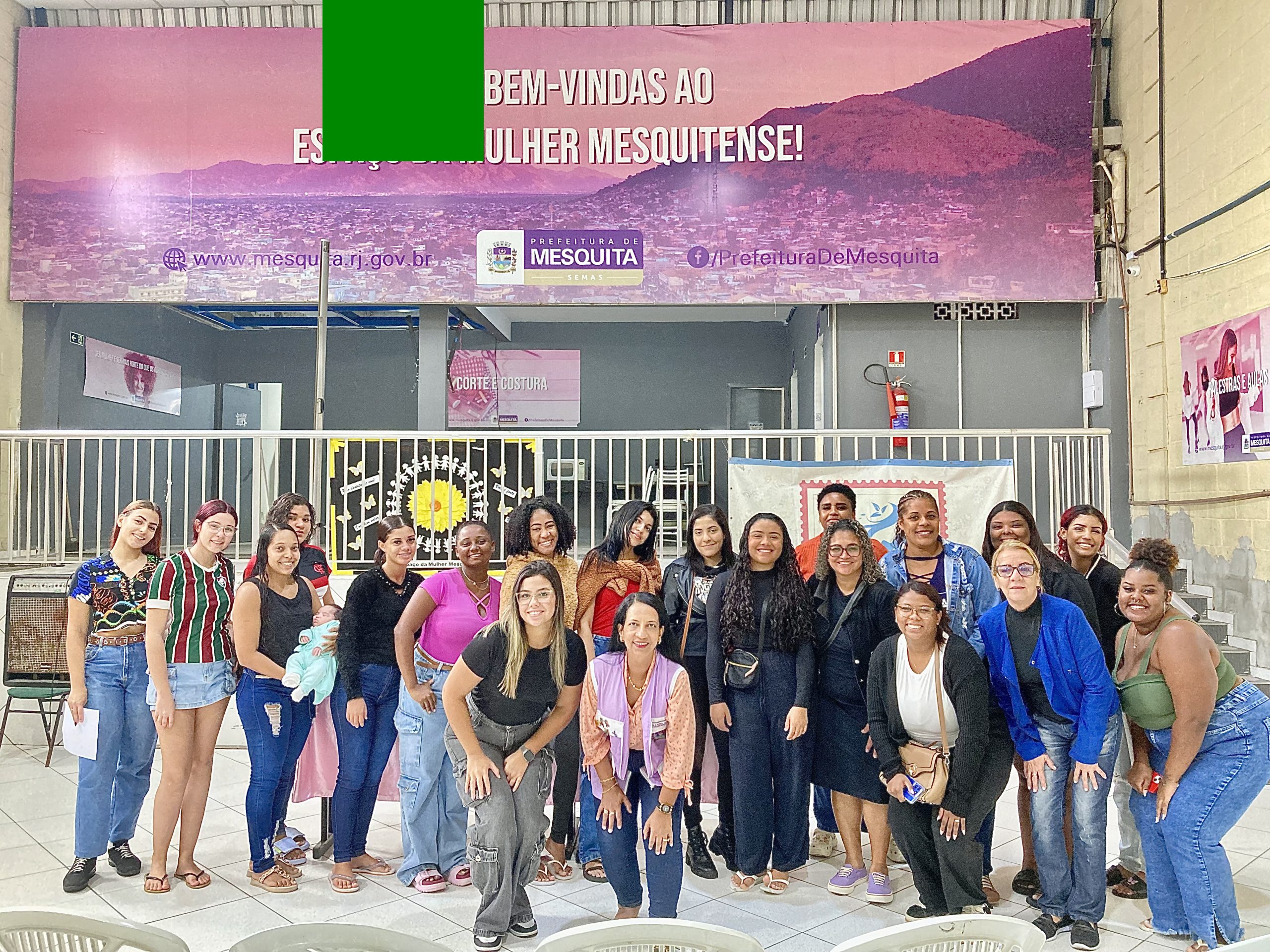 espaço-da-mulher-mesquitense-realiza-aulas-inaugurais-dos-cursos-de-design-de-sobrancelhas-e-cabeleireira.