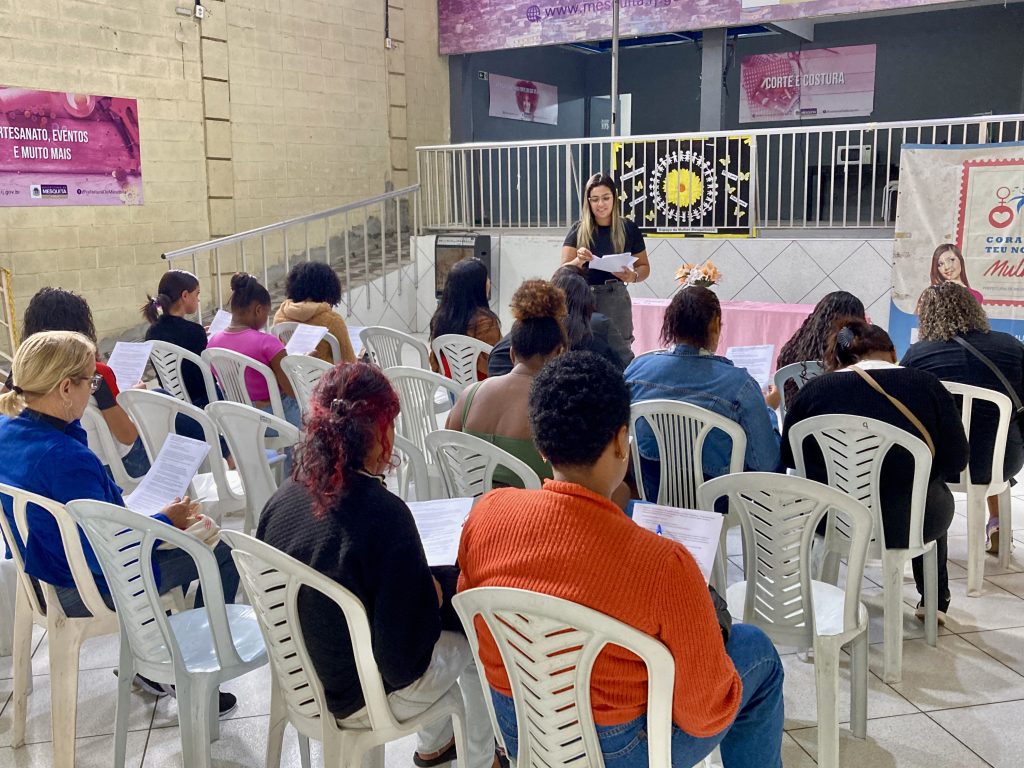 espaço-da-mulher-mesquitense-realiza-aulas-inaugurais-dos-cursos-de-design-de-sobrancelhas-e-cabeleireira.